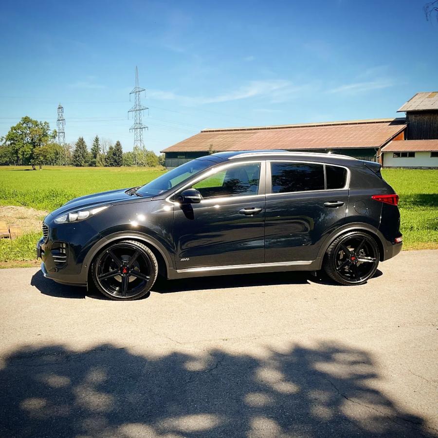 Kia Sportage QL - KV1 Schwarz glänzend