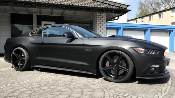 Ford Mustang LAE Summerwheels 20" DC front and rear KV1 mattblack - Dunlop